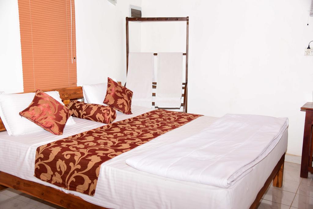 Indika Lake Resort Nuwarawewa East Habitación foto