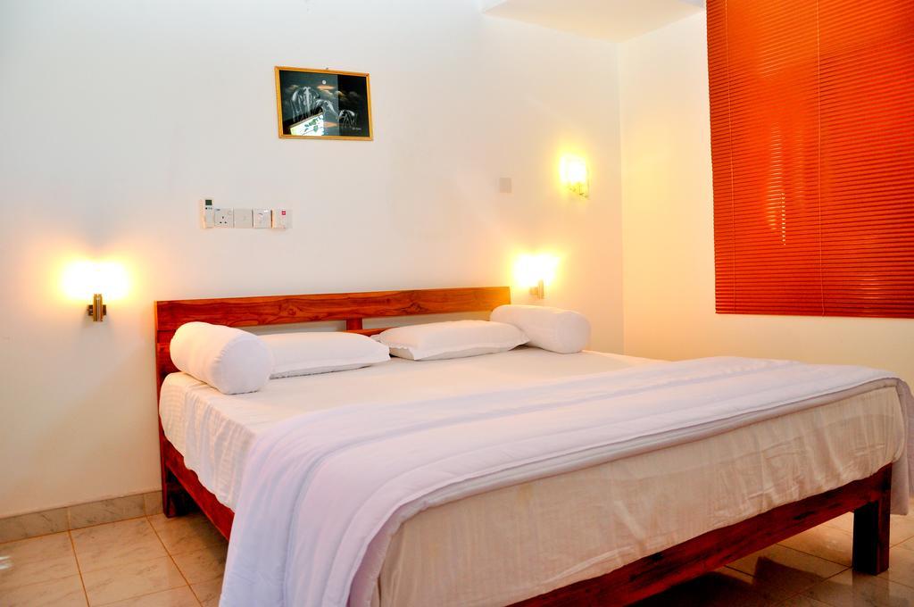 Indika Lake Resort Nuwarawewa East Habitación foto