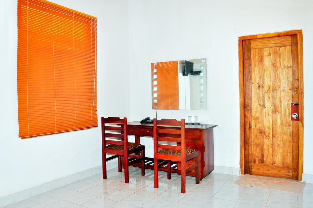 Indika Lake Resort Nuwarawewa East Habitación foto