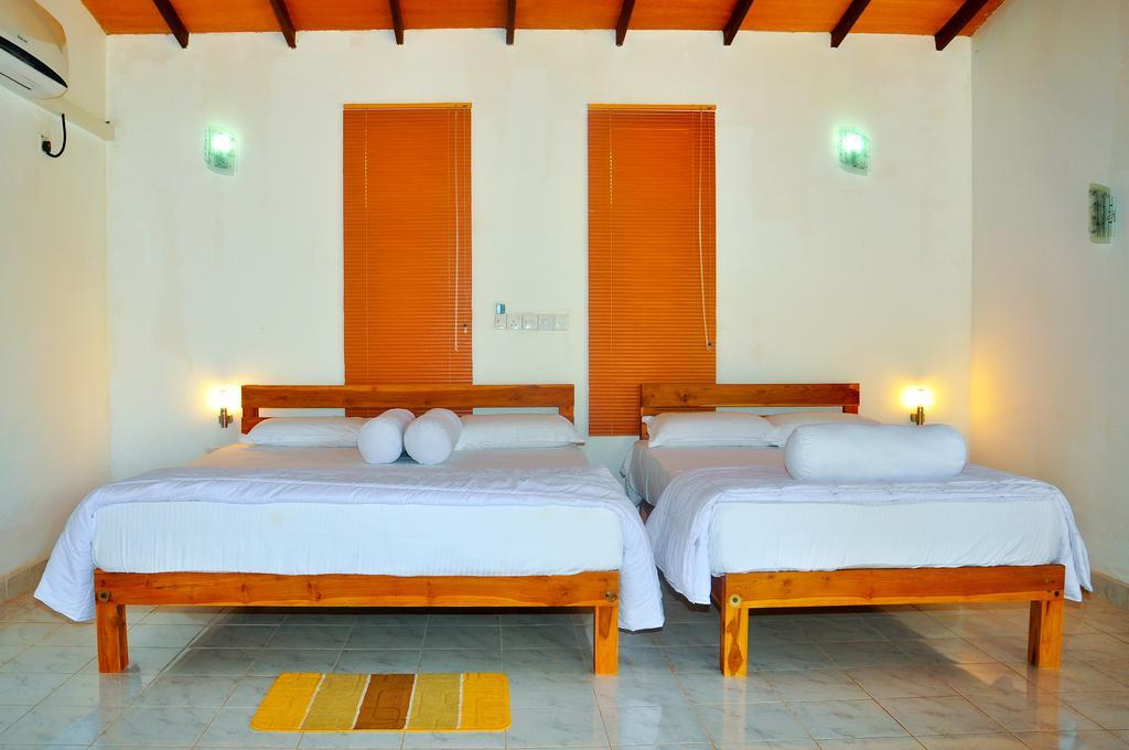 Indika Lake Resort Nuwarawewa East Habitación foto