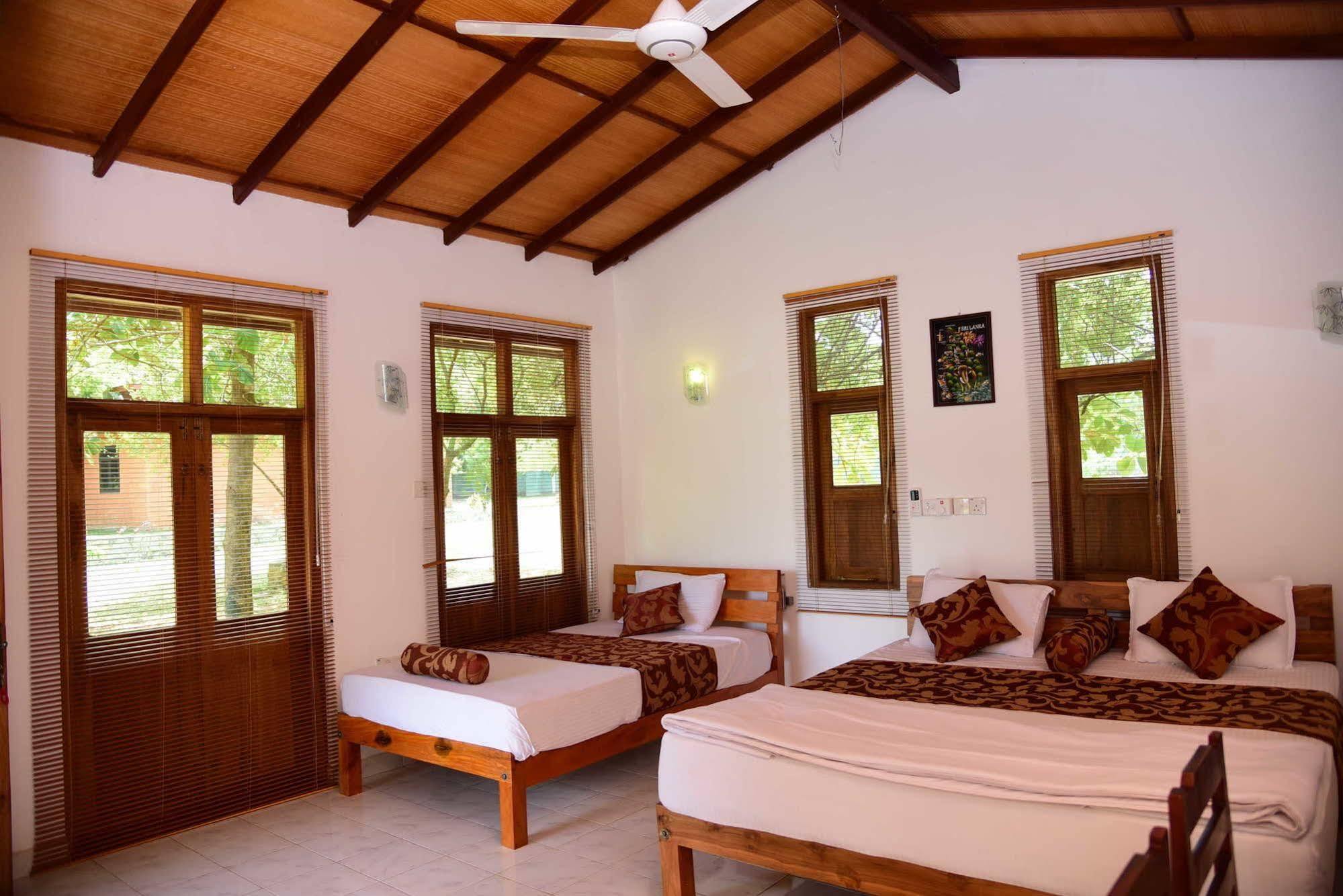 Indika Lake Resort Nuwarawewa East Exterior foto